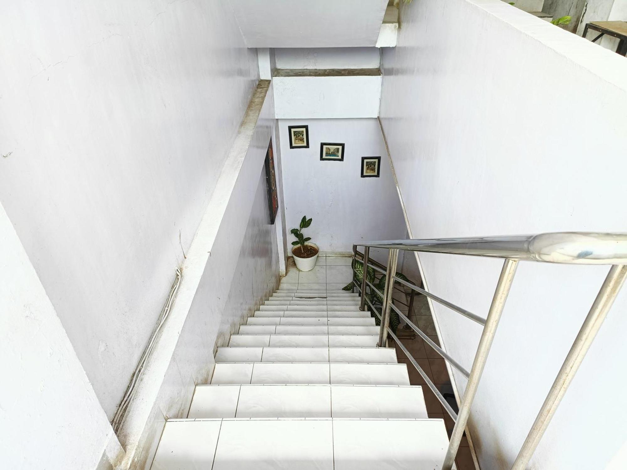 Bumi Merpati Residence Makassar Mitra Reddoorz Exterior photo