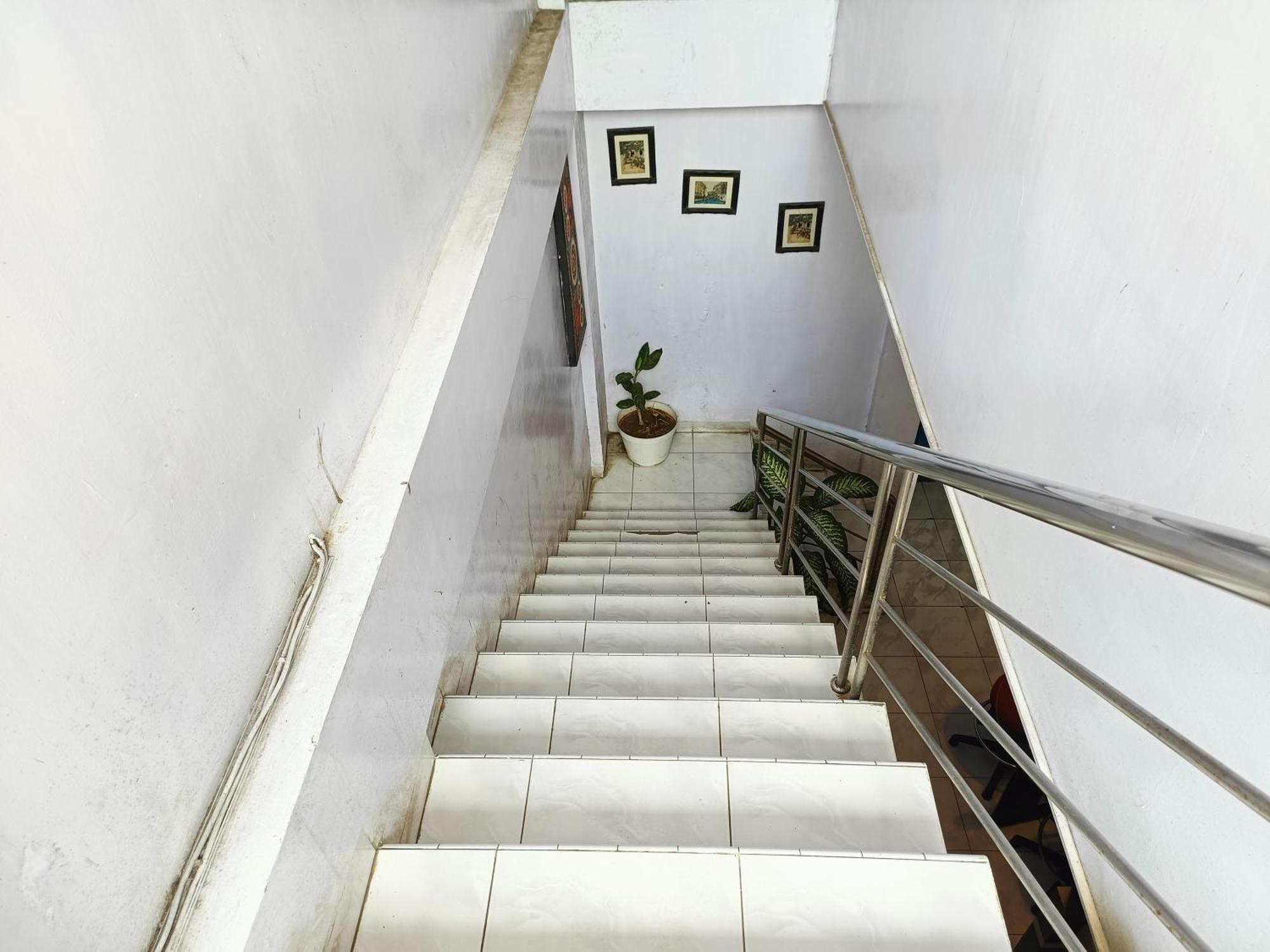 Bumi Merpati Residence Makassar Mitra Reddoorz Exterior photo